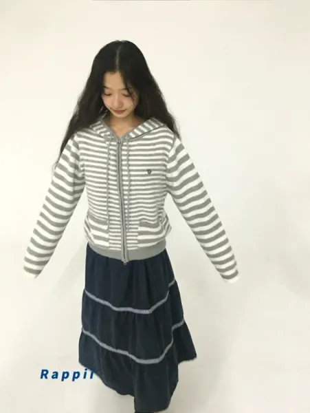 Design Striped Cropped Hoodie in Sage Green and Beige - 49