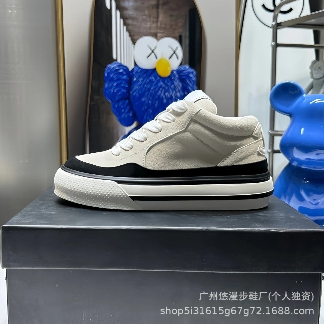 Off-White x KAWS Collaboration Low-Top Sneaker Beige/Black Sneakers
