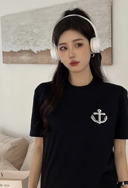 Thom Browne Anchor Embroidered Navy T-Shirt - 8