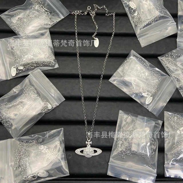 Vivienne Westwood Jewelry Pearl Orb Pendant Necklace product detail image 5