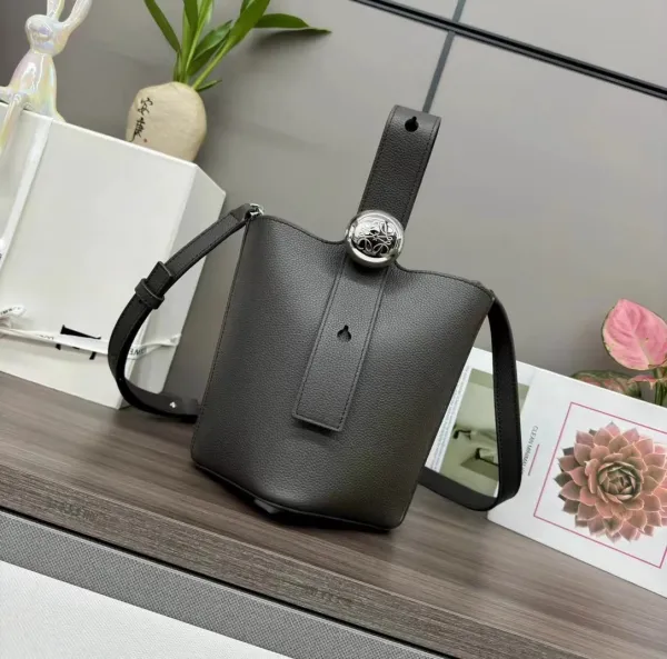 Hermès Picotin Lock 18 Gray Togo Leather Bucket Bag - 24