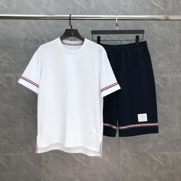Thom Browne Classic Four-Bar Stripe Navy T-Shirt - 39