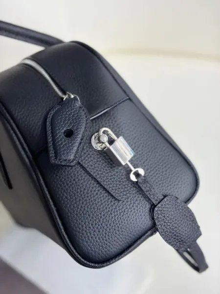 Hermès Bolide 27 Black Togo Leather Handbag - 15