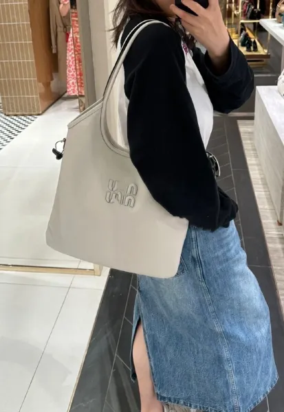Miu Miu Logo-Embossed Distressed Brown Tote Bag - 7