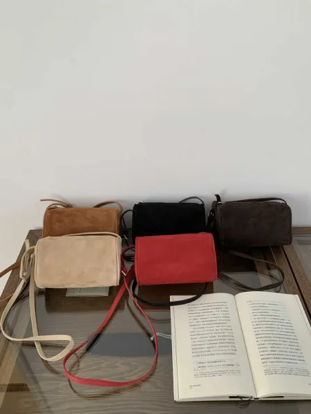 Minimalist Cylinder Handbag Black Leather Handbag - 19