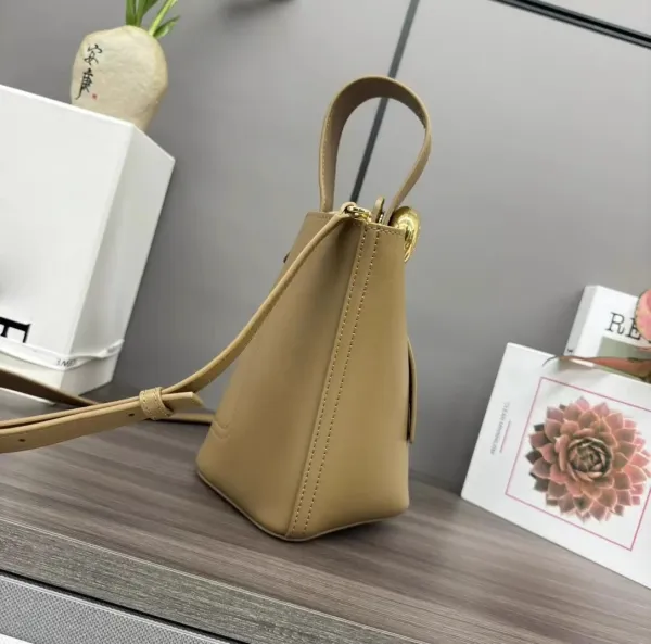 Hermès Picotin Lock 18 Gray Togo Leather Bucket Bag - 13