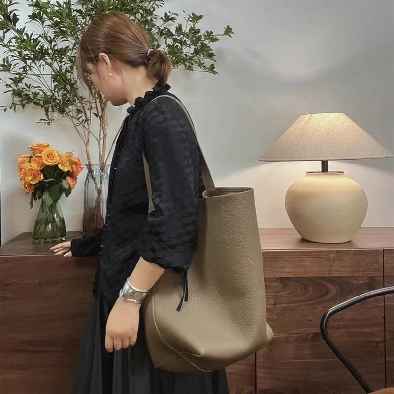 Premium Thorowgood 2025 New Genuine Leather Bucket Bag Extra Large Capacity Shoulder Bag for Women Commuter Minimalist Luxury Tote Handbag: findsindex.com