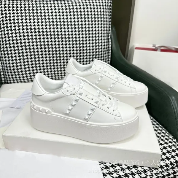 Valentino Garavani Rockstud Flat White Platform Sneakers - 4