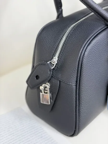 Hermès Bolide 27 Black Togo Leather Handbag - 12