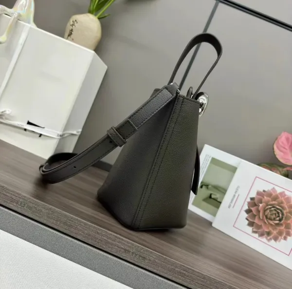 Hermès Picotin Lock 18 Gray Togo Leather Bucket Bag - 25