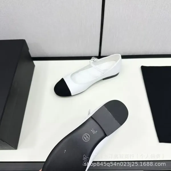 Chanel Mary Jane Block Heel White and Black Leather Shoes - 9