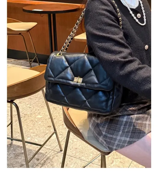 Chanel 19 Bag Black Quilted Leather Chain Shoulder Bag - 10