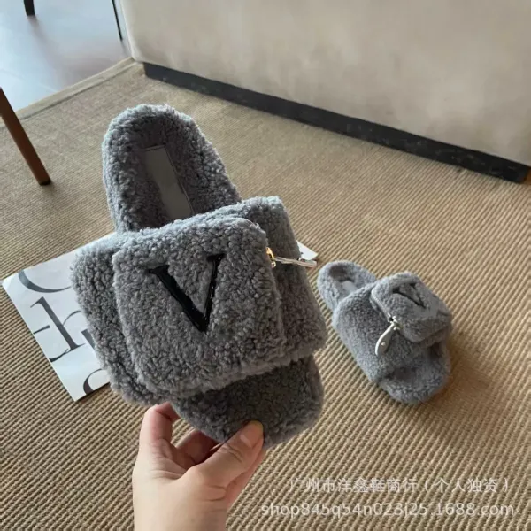Valentino Garavani VLogo Shearling Slippers Brown - 31