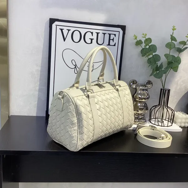 Bottega Veneta Intrecciato Woven Leather Boston Bag Black - 40