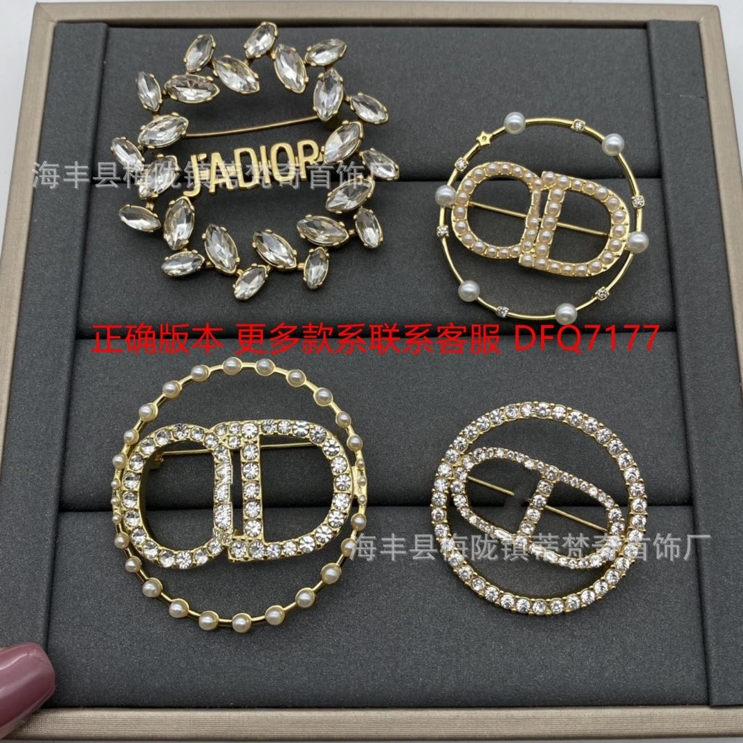 Dior CD Pearl Circle Brooch Gold - 3