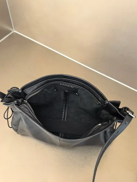 Bottega Veneta The Pouch Black Leather Underarm Bag - 14