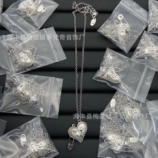 Vivienne Westwood Jewelry Pearl Orb Pendant Necklace product detail image 12