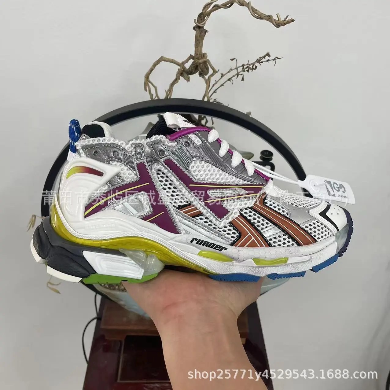 Putian Original Balenciaga Runner Paris 7.5 Graffiti Distressed Height-Increasing Unisex Casual Jogging Shoes: findsindex.com