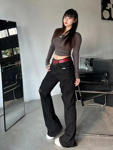 Read & Recreation Square Neck Long Sleeve Crop Top Black - 21
