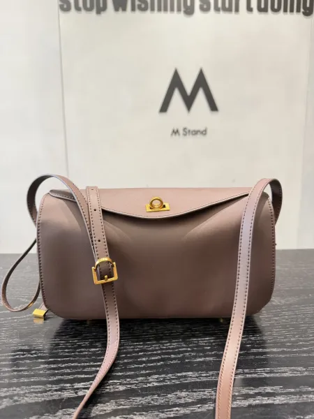 M Stand Beige Envelope Crossbody Bag - 27
