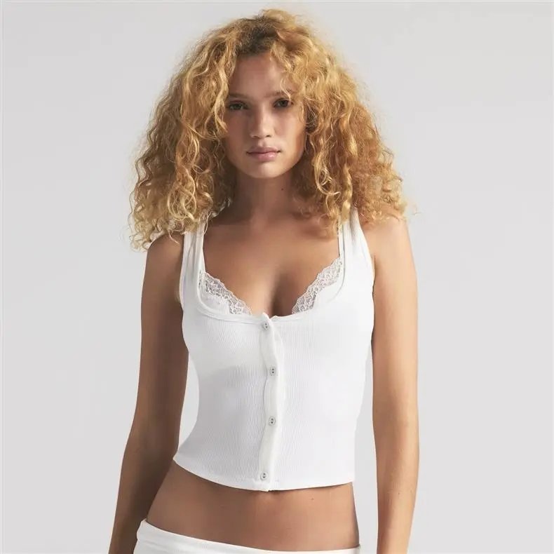 GRA Lace-Trim Ribbed Button-Front Crop Top Red - 8