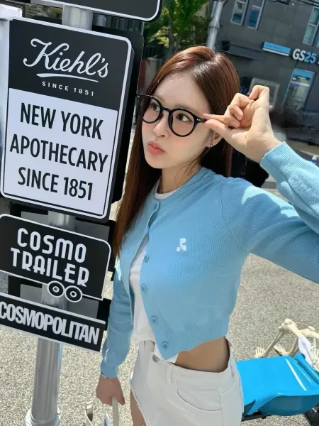 Rear & Regrettable Cropped Cardigan in Sky Blue - 6