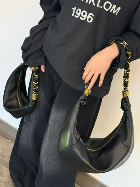 Bottega Veneta The Pouch Hobo Bag Black - 4