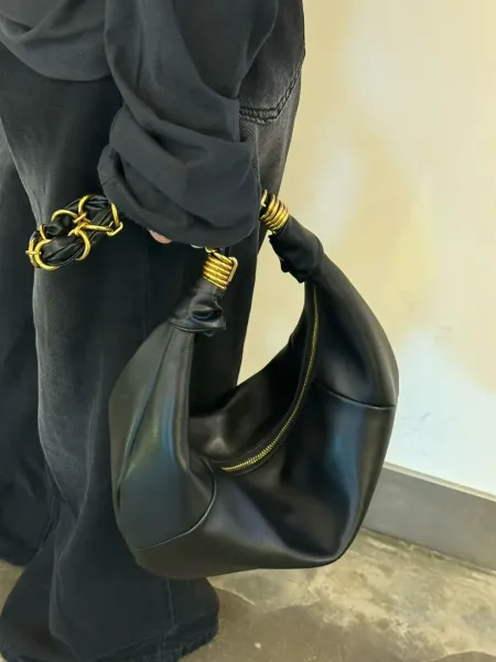 Bottega Veneta The Pouch Hobo Bag Black - 7