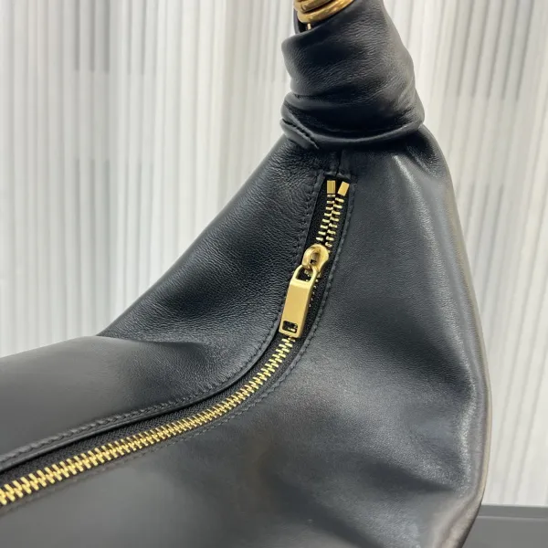 Bottega Veneta The Pouch Hobo Bag Black - 25