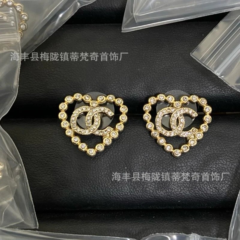 Chanel Jewelry Interlocking CC Earrings — Correct physical delivery XN 22
