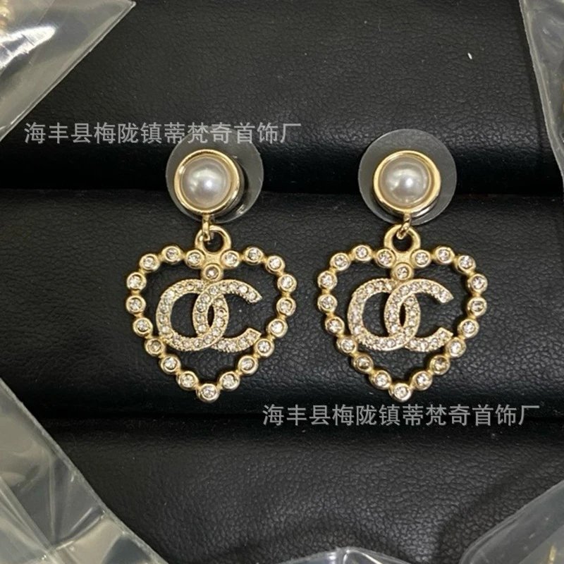Chanel Jewelry Interlocking CC Earrings — Correct physical delivery XN 1