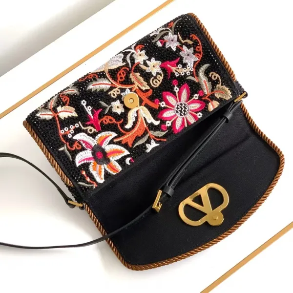 Valentino Garavani Roman Stud Floral Embroidered Chain Bag Black - 8