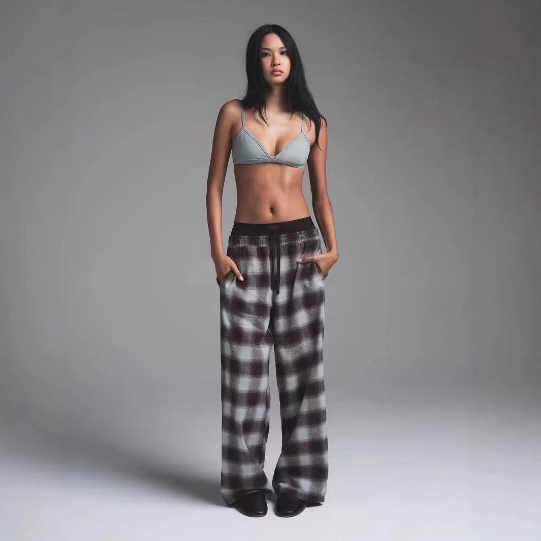 Burberry Check Wool-Blend Wide-Leg Pants - 3