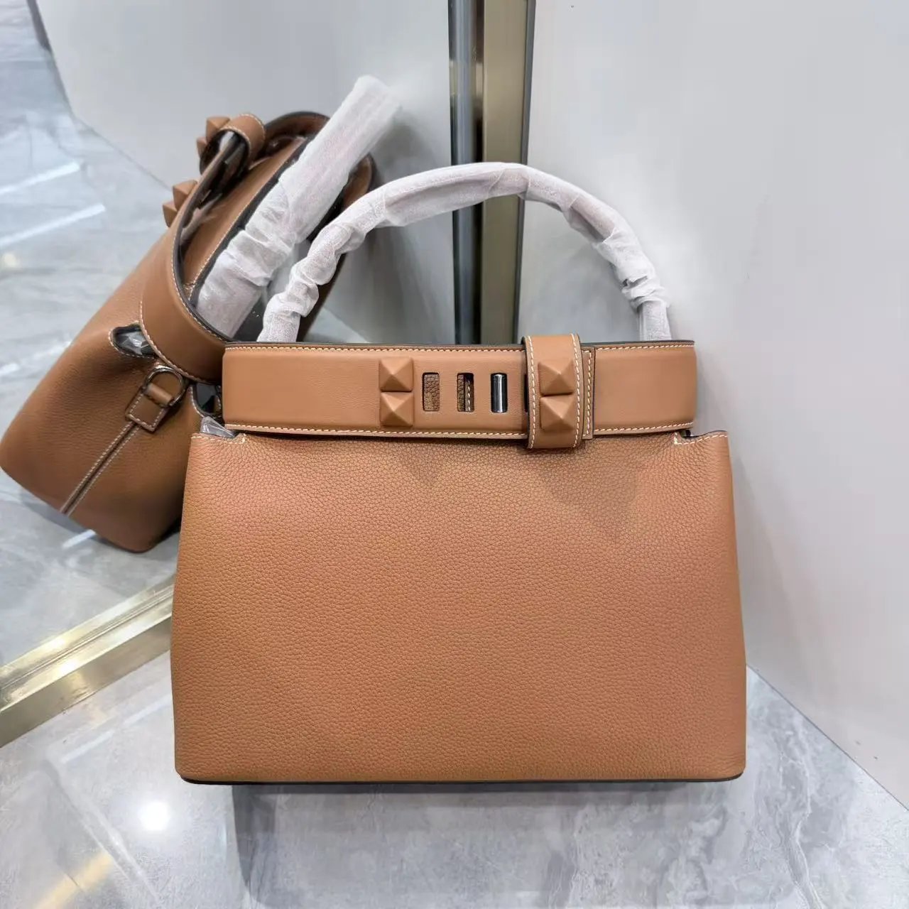 Medor Leather Hand-Held Bag