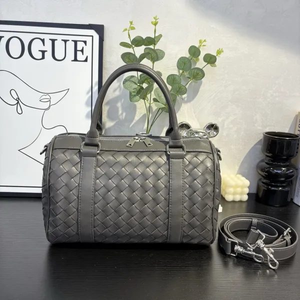 Bottega Veneta Intrecciato Woven Leather Boston Bag Black - 28