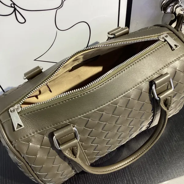 Bottega Veneta Intrecciato Woven Leather Boston Bag Black - 34