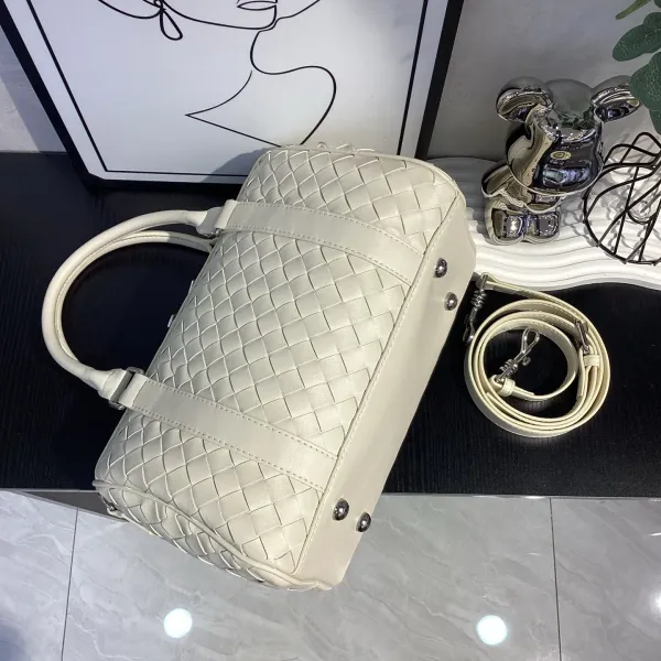 Bottega Veneta Intrecciato Woven Leather Boston Bag Black - 41