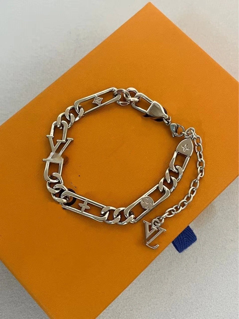 Louis Vuitton Chain Necklace Silver Metal - 2