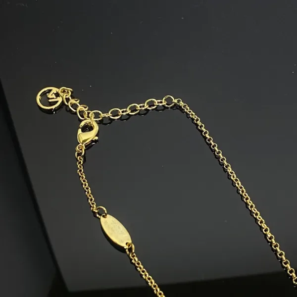 Louis Vuitton LV Flower Pendant Necklace Gold - 5