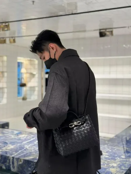 Bottega Veneta The Pouch Black Woven Leather Tote Bag - 6