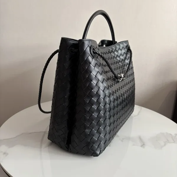Bottega Veneta The Pouch Black Woven Leather Tote Bag - 17