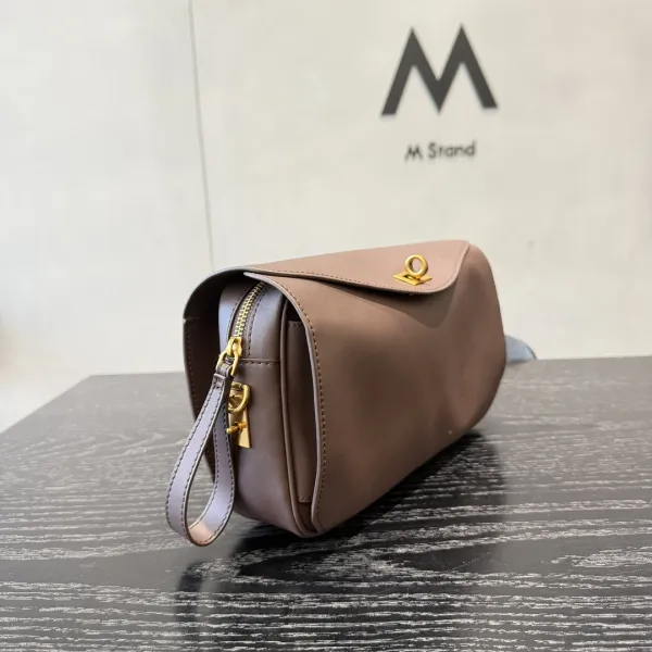 M Stand Beige Envelope Crossbody Bag - 29