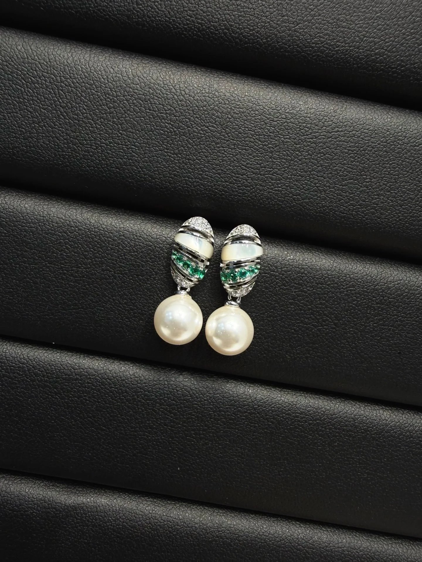 Vintage Pearl Drop Earrings with Zirconia photo 3