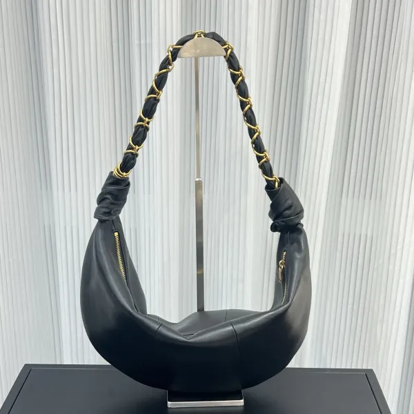 Bottega Veneta The Pouch Hobo Bag Black - 10