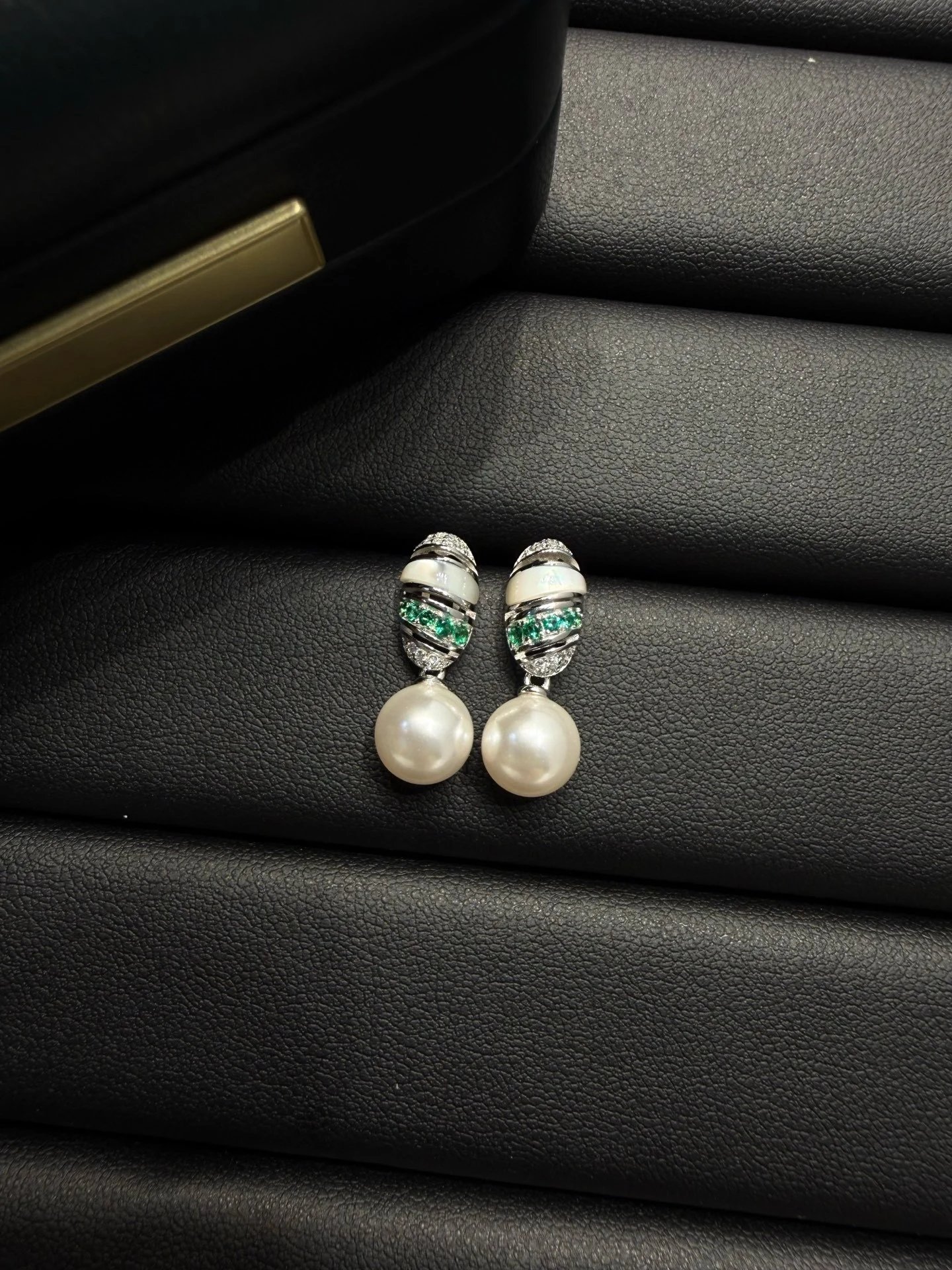 Vintage Pearl Drop Earrings with Zirconia photo 6