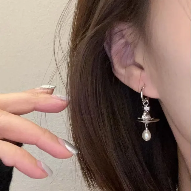 Vivienne Westwood Jewelry Orb Pearl Drop Earrings product detail image 5