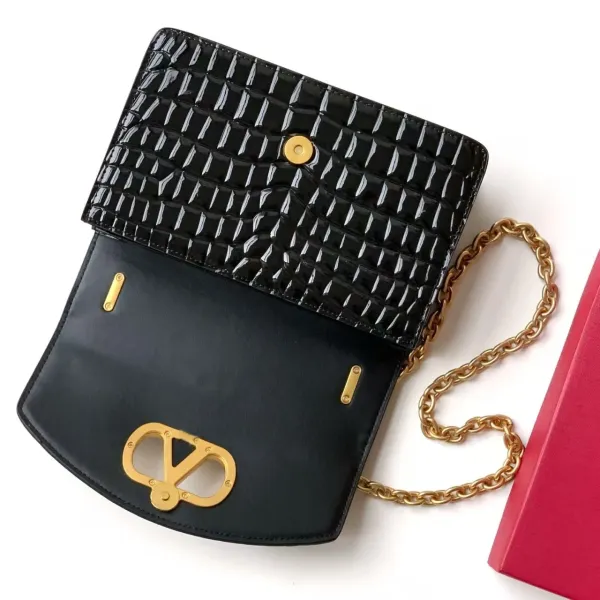 Valentino Garavani VLogo Chain Bag Red Shoulder Bag - 8