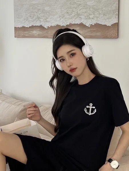Thom Browne Anchor Embroidered Navy T-Shirt - 9