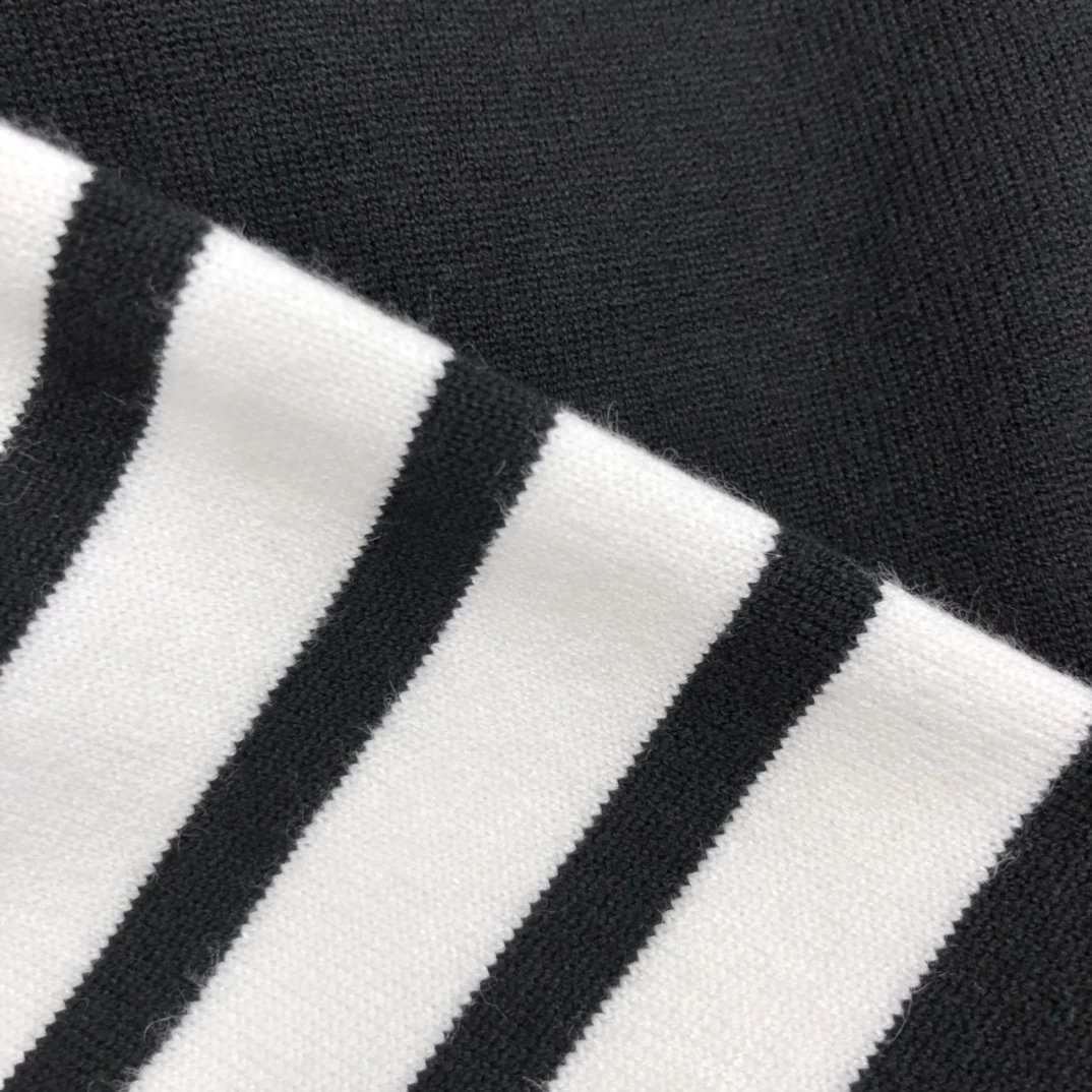 Thom Browne 4-Bar Stripe Crewneck Sweater Beige - 40