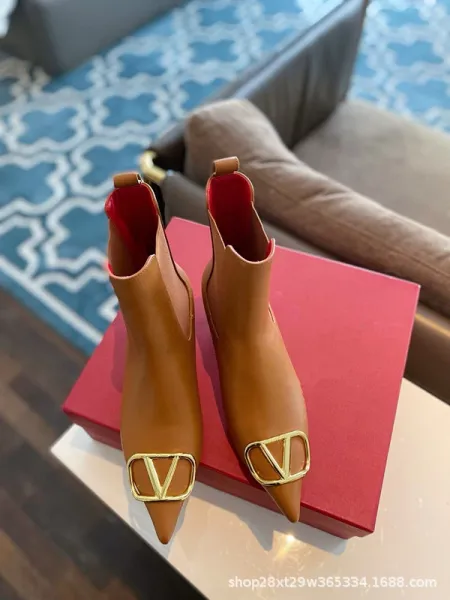 Valentino Garavani Rockstud VLOGO Ankle Boots Beige Leather - 10